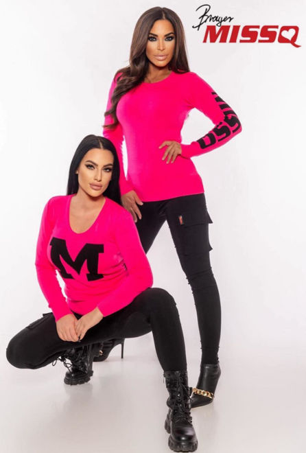 Kép: MISSQ Neon Pink Fekete Karján Feliratos Kereknyakú Hosszú Ujjú Kötött Felső