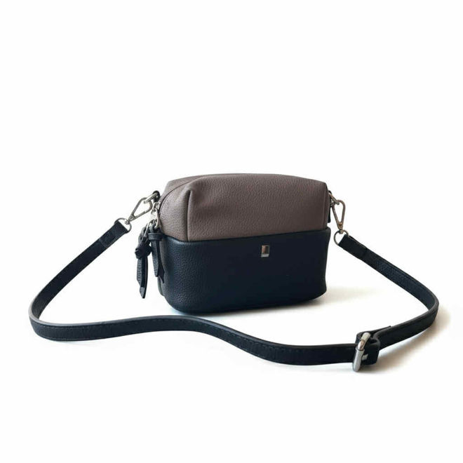 Kép: Fekete Barna David Jones Kistáska