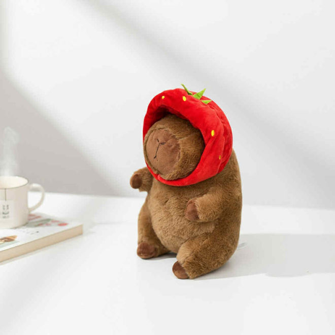 Kép: Capybara Eperke Sapkás Plüss