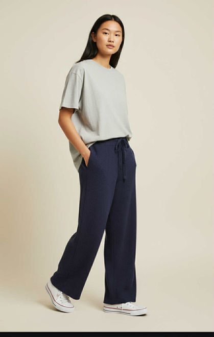 Kép: Sötétkék Laza Melegítő Nadrág