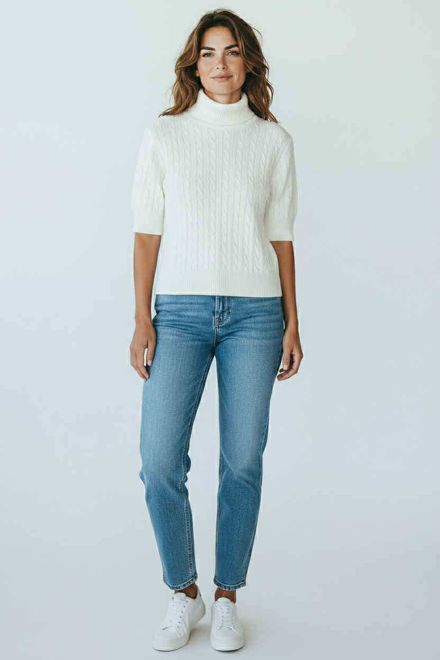 Kép: Fehér Anyagában Mintás Garbós Felső