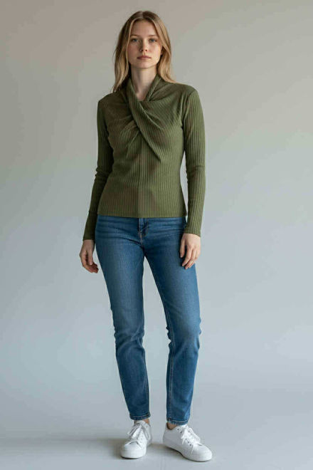 Kép: T&T Olivazöld Csavart Felső