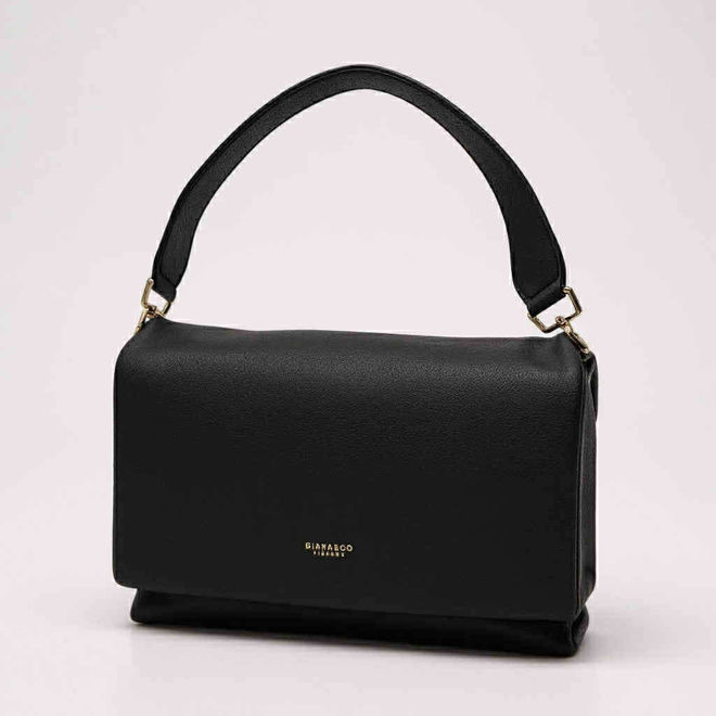 Kép: Diana & Co Fekete Válltáska