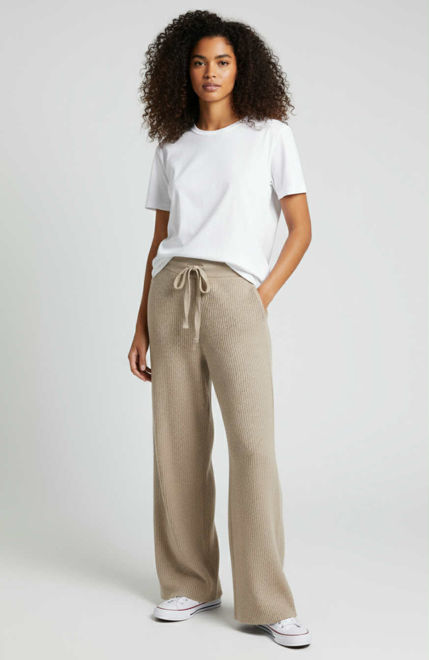 Kép: Barna Laza Melegítő Nadrág