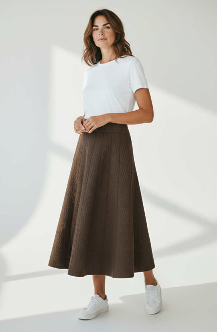 Kép: Sötétbarna Anyagában Mintás Hosszú Szoknya